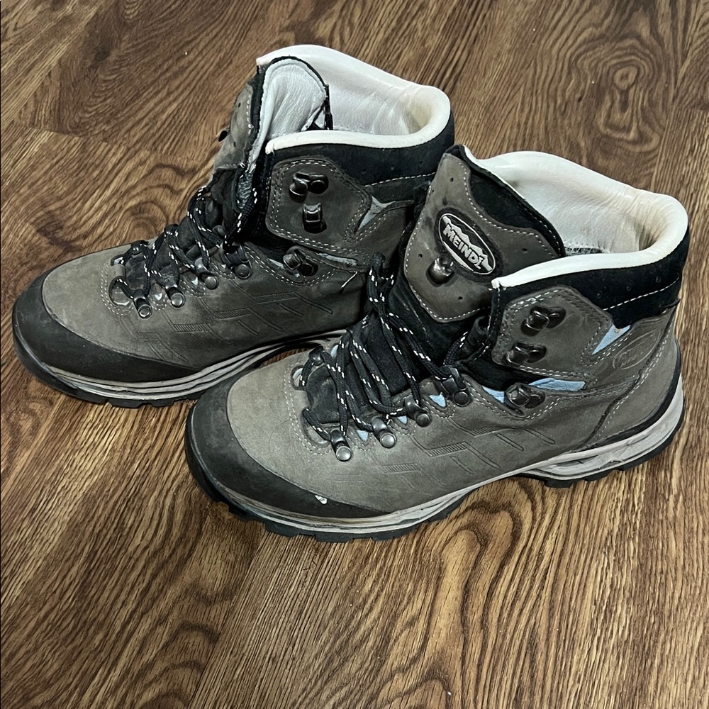 Keen Women’s Gray Athletic Hiking Boots - Supportive Trail Performance